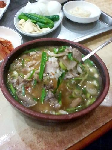 [대구 맛집] 군위식당 – 전현무가 반한 ‘고기커플’과 맑은 돼지국밥, 대구 노포의 진수