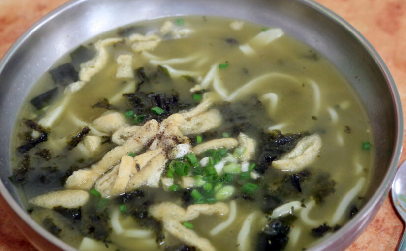 [제주 맛집] 옥돔식당 – 줄 서서 먹는 보말칼국수의 성지, 전현무가 인정한 진한 바다의 맛